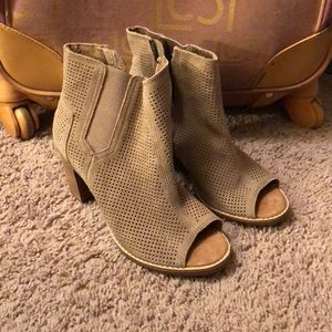 Toms thick heeled booties